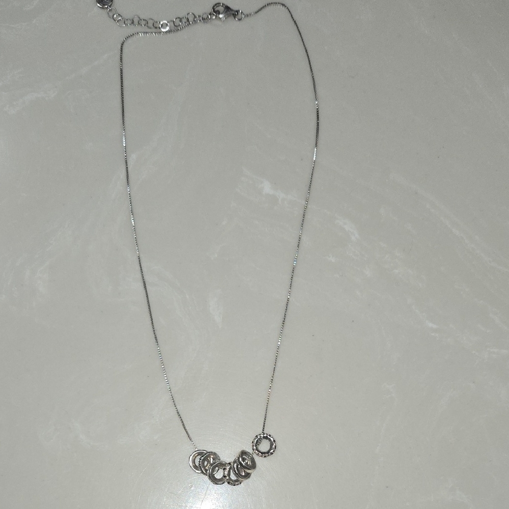 Elegant Silver Necklace with Interlocking Rings